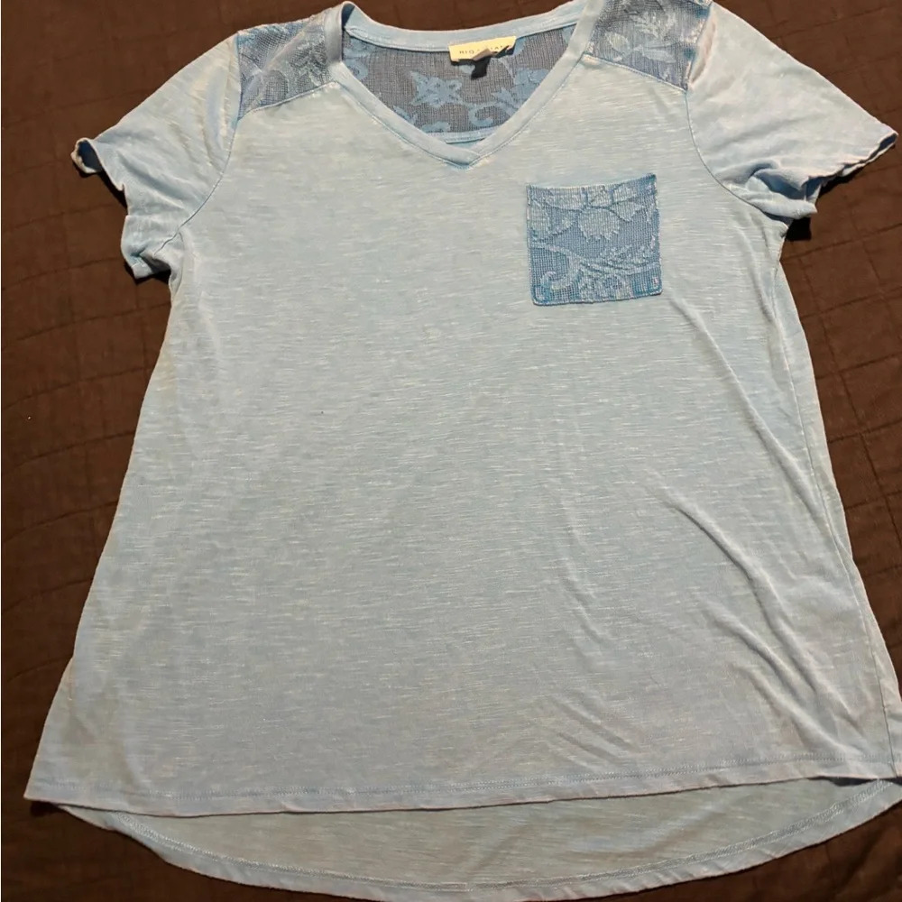 Rio & Rian Light Blue V-Neck Lace‎ Shoulder Pocket Tee Slub Knit Top Large